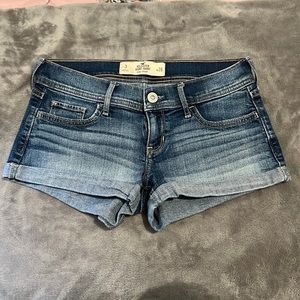 Denim Short-Shorts. Low Rise